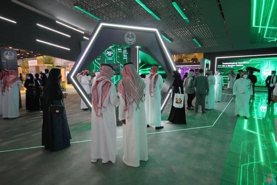 Gitex kiállításon emirates állampolgárok láthatók. 