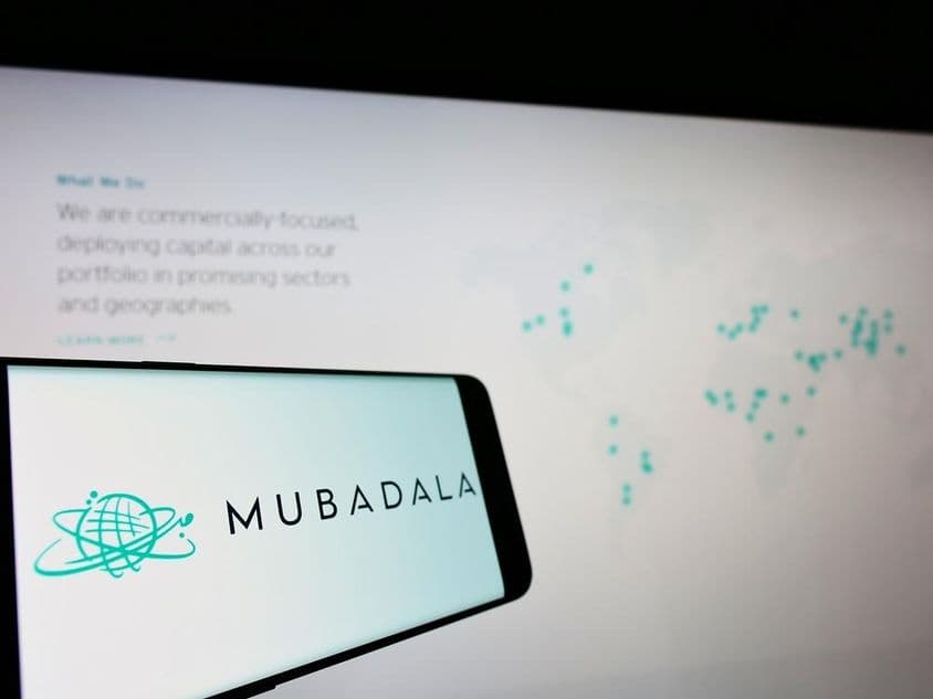 Mubadala egy telefonra kiírva.