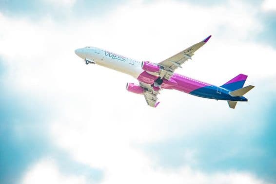 Wizz air repül a levegőbe.
