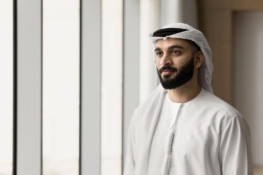 Emirati férfi fején ghutrah.