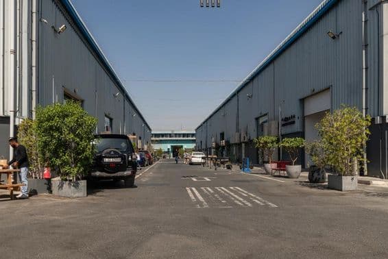 Alserkal Avenue Dubaiban , lassan készítik elő a helyet, hogy piac legyen a hétvégén.