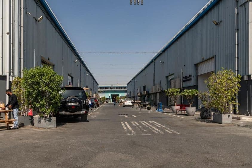 Alserkal Avenue Dubaiban , lassan készítik elő a helyet, hogy piac legyen a hétvégén.