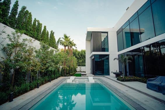 Dubai luxus ház medencével.