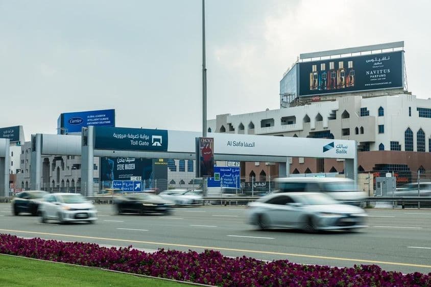 Dubai salik kapu az úton.