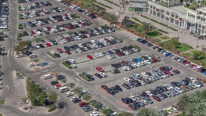 Dubai parkoló felülnézetben.