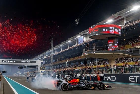 Abu Dhabi Yas Marina Circuit forma 1-es versenypálya.