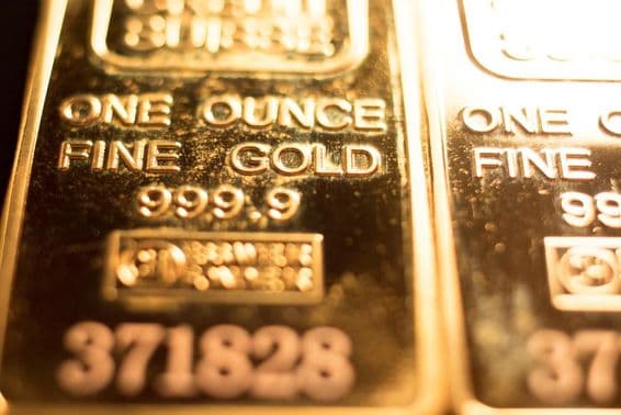 999.9 tisztaságú arany tömbök.