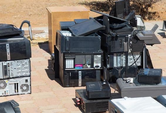 Elektronikai húlladék újrahasznosításra várva.