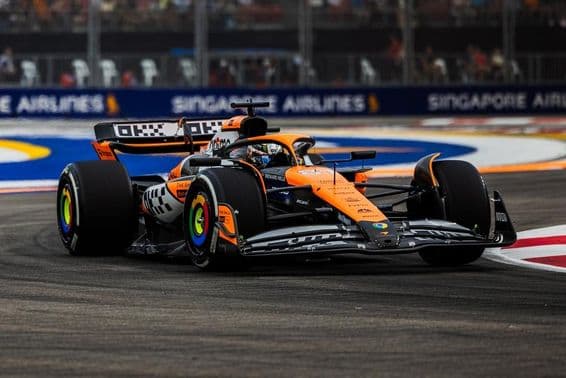 McLaren formai 1-es versenykocsi.