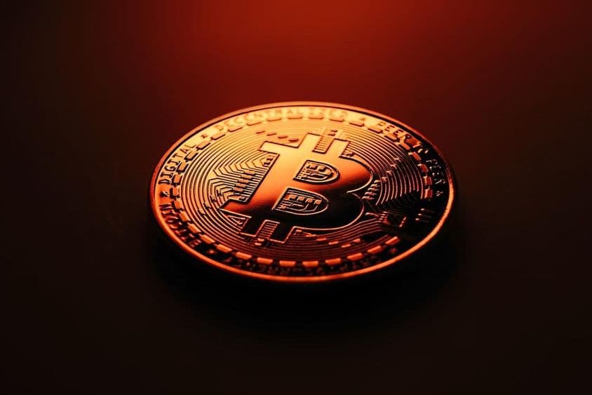 Arany bitcoin érme.