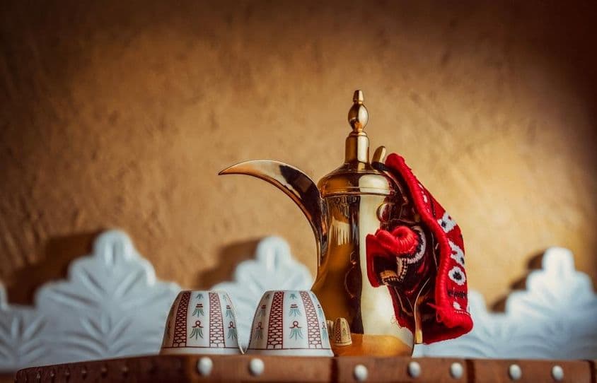 Hagyományos arab kávé, arab kávéskannában