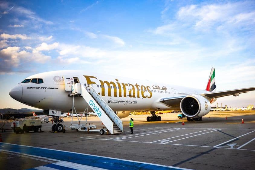 Az Emirates repülőgépe a guarulhosi nemzetközi repülőtéren.