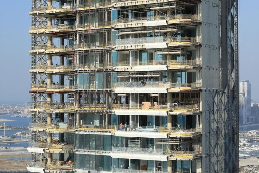 Felhőkarcolók építése Dubai városában.