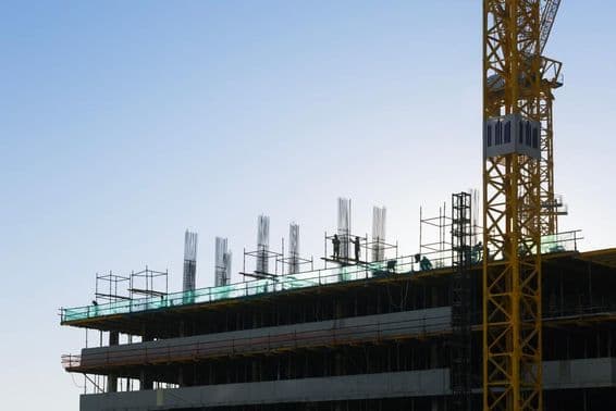 Lakóépületek építése az Egyesült Arab Emírségekben.