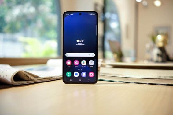 Samsung bemutatja új okostelefonját a Samsung Galaxy S24 FE 5G 2024.