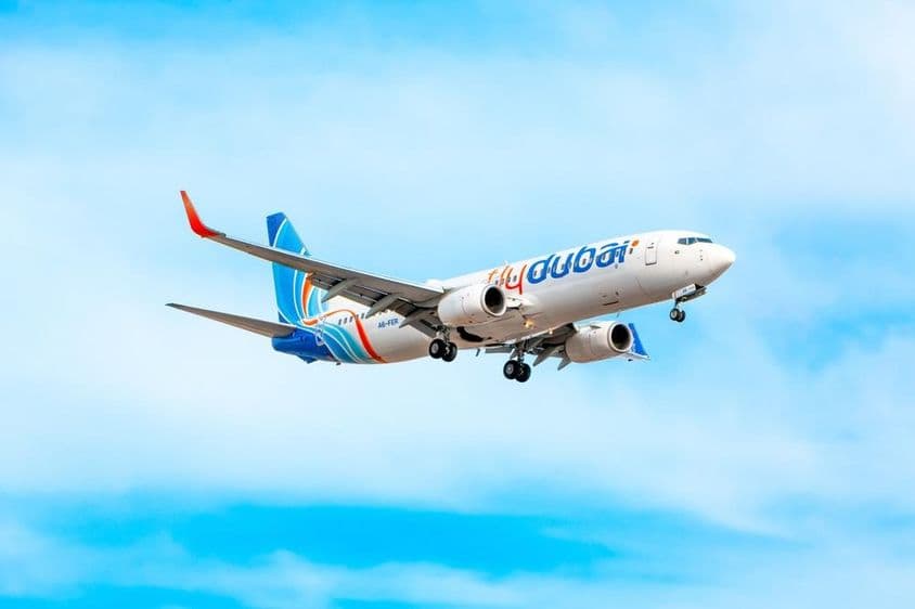 Flydubai Boeing 737-800-as (A6-FER) repülőgépe leszállás közben.