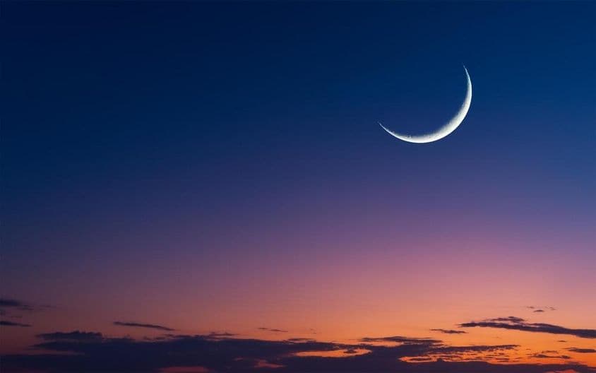 Ramadan iszlám éjszakai naplemente keleti holddal.