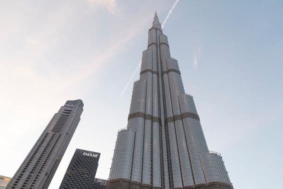 Burj Khalifa felhőkarcoló közelről.