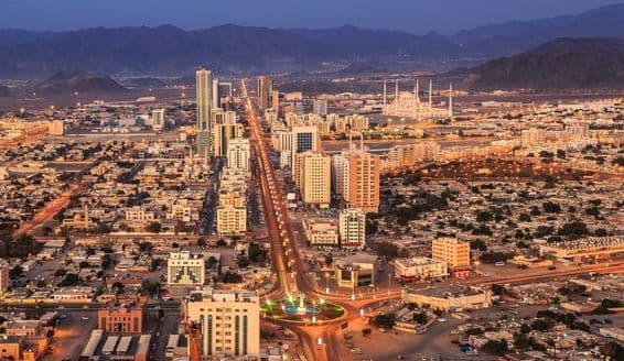 Esti világítás Fujairah városában.