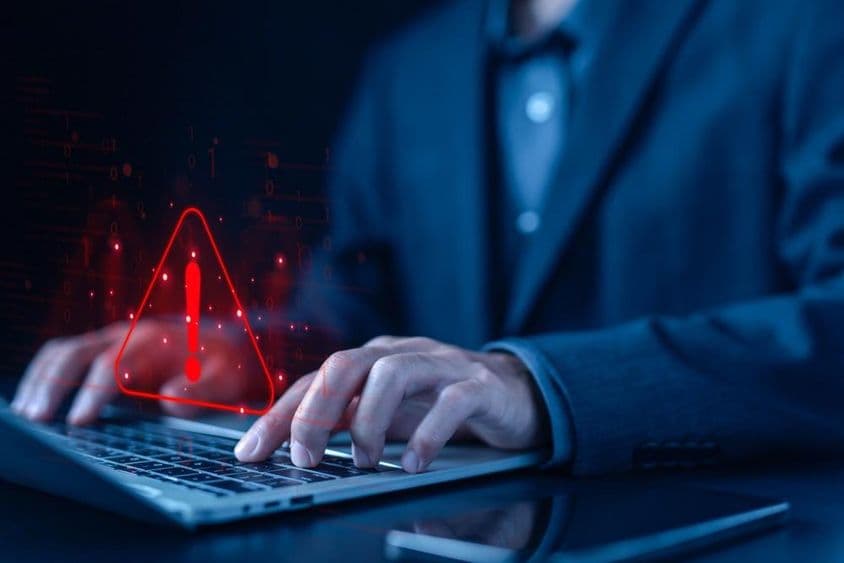 Cyber támadásra figyelmeztető szimbólum.