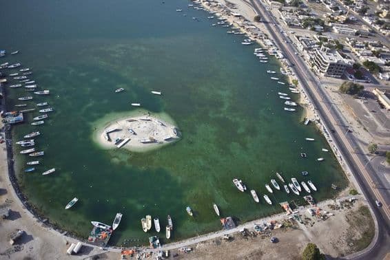 Umm Al Quwain halászok ebédelni mennek.