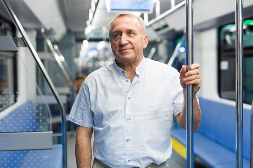 Német nyugdíjas a metrón.