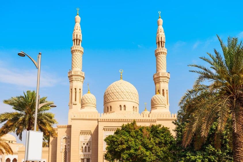 A Jumeirah mecset az Egyesült Arab Emírségek egyik fő mecsete Dubai városában.