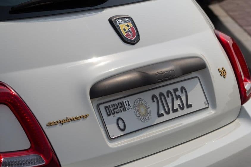 Abarth 695 Esseesse Limited Edition, jármű rendszáma.