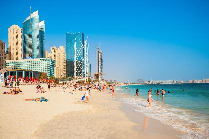 Dubai homokos tengerpartja.