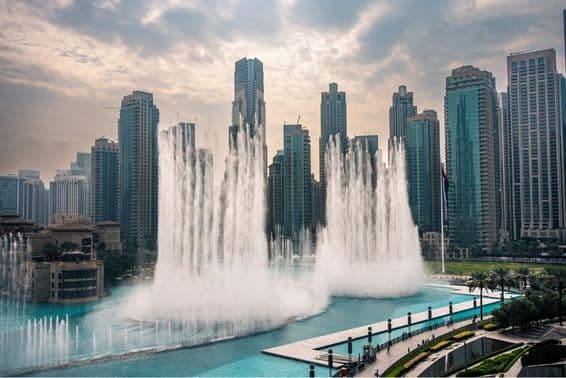 A Dubai Fountain, a világ legnagyobb koreografált szökőkútrendszere.