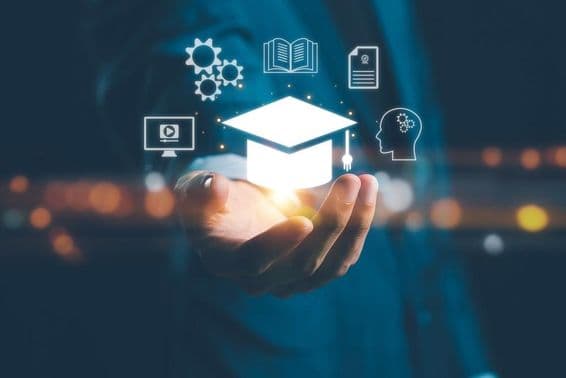 A mesterséges intelligencia és a gépi tanulás elősegíti a személyre szabott tanulást.