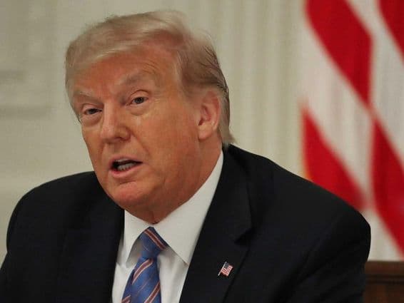 Donald Trump egy rendezvényen be.szél