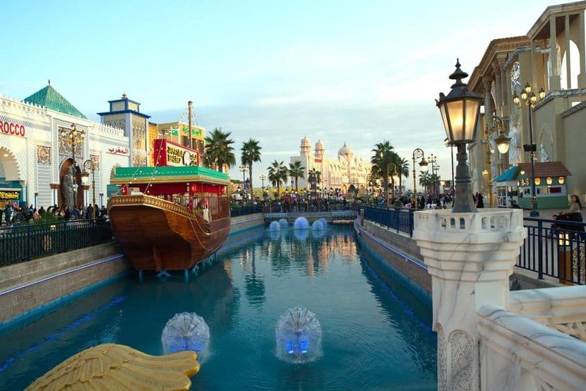 A Dubai Global Village kilátása az esti órákban