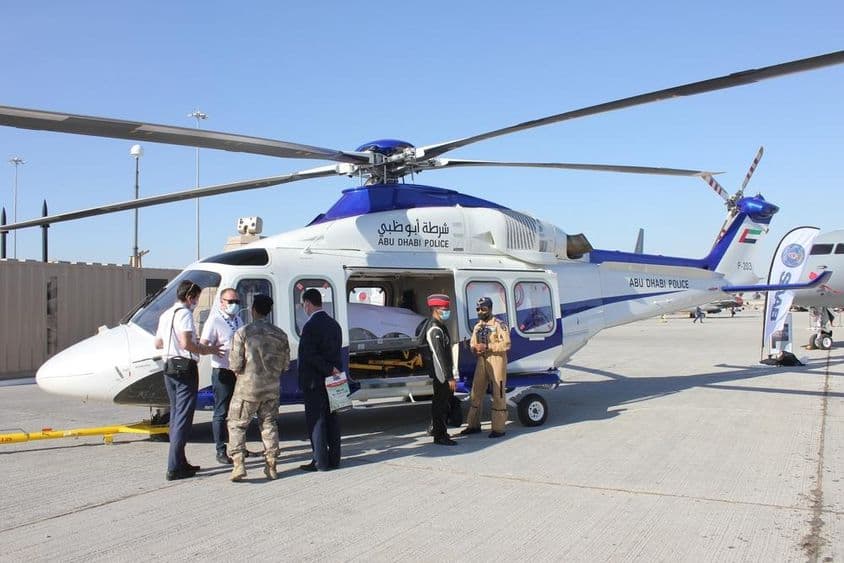 Abu Dhabi Police helikopter  a 2021-es Dubai Airshow-n a Dubai World Central repülőtéren.