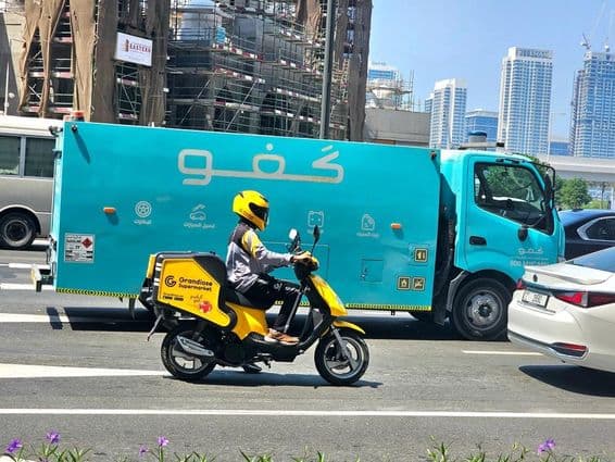 Cafu üzemanyag szállító teherautó, mobil tankolási szolgáltatásokhoz tervezve.