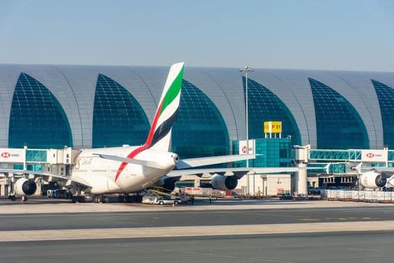 Az Emirates Airlines repülőgépflottája a Dubai Nemzetközi Repülőtéren.