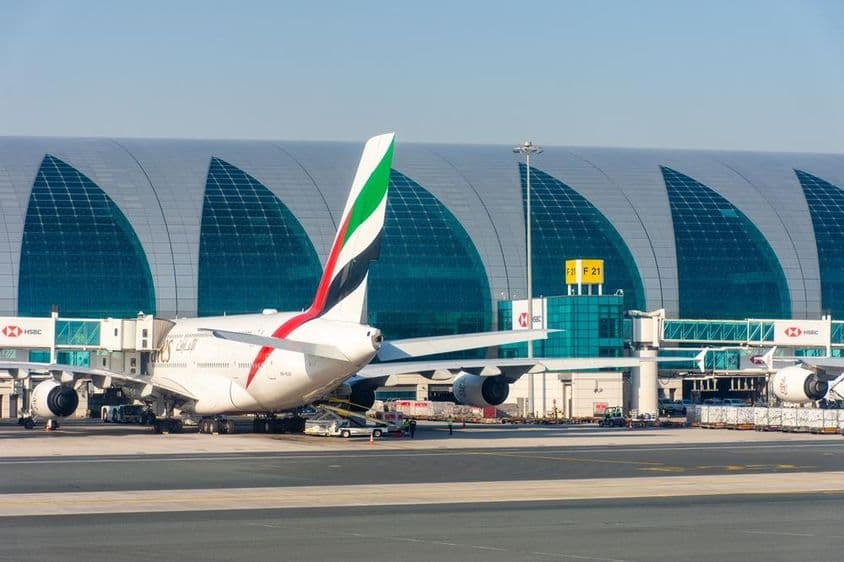 Az Emirates Airlines repülőgépflottája a Dubai Nemzetközi Repülőtéren.