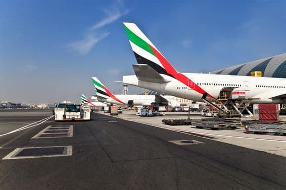 Emirates repülőgépek a dubai reptéren.