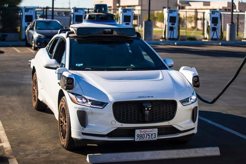 Egy Waymo önvezető Jaguar I-PACE elektromos jármű.