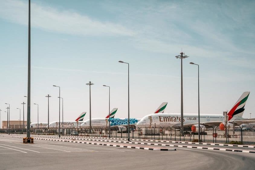 Emirates Repülőgépek a repülőtéren.