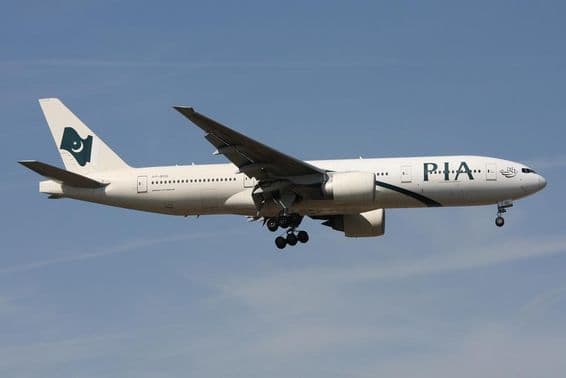 PIA Pakistan International Airlines Boeing 777-200-as AP-BGL lajstromjelű repülőgépe.