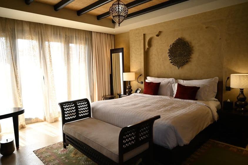 Abu Dhabi, Egyesült Arab Emírségek, szóba ággyal.