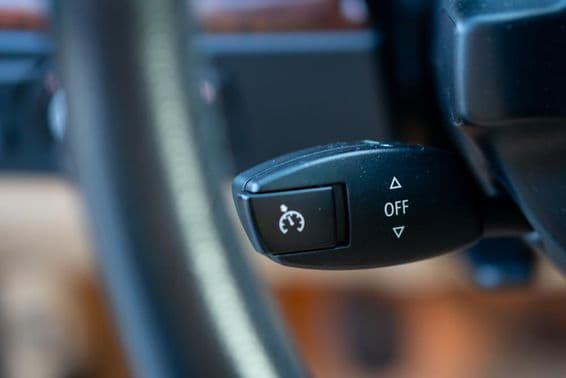 Tempomat kar, be vagy ki.