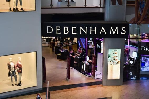 A Debenhams bolt külső képe egy bevásárlóközpontban.
