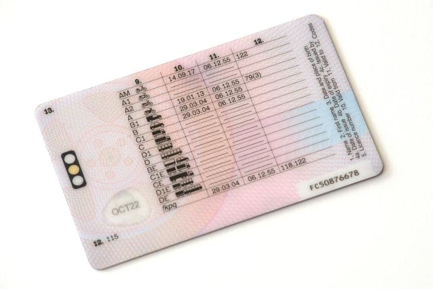 Műanyag jogosítvány hátoldala.