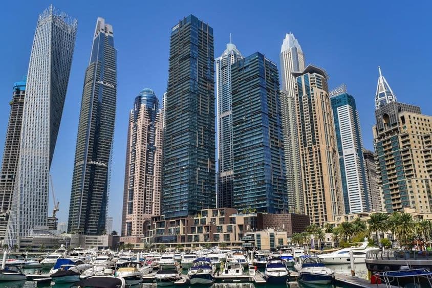 Gyönyörű kilátás a Marina Dubai felhőkarcolóira.