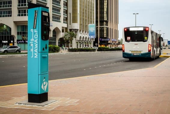 MAWAQIF parkolójegy-nyomtató az Egyesült Arab Emírségek fővárosában.