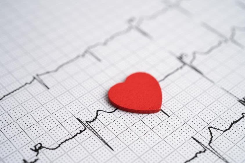 EKG vörös szívvel.