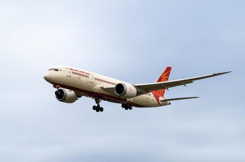 Air India Boeing 787-8 leszállás megkezdése.