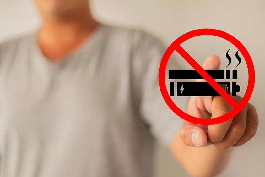 A dohányzástól mentes füstölgő figyelmeztető szimbólum.